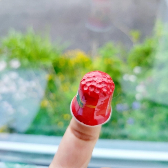 Vintage Red Painted Flower Thimble - Picture 6 of 7